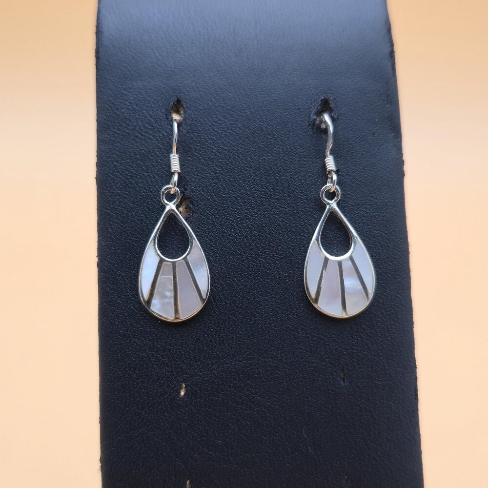 Sterling Silver Cute White Shell Dangle Earrings A5693